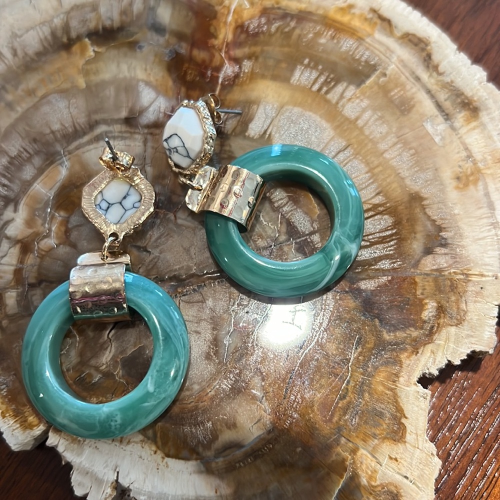 Earrings. - Picture 3 of 3